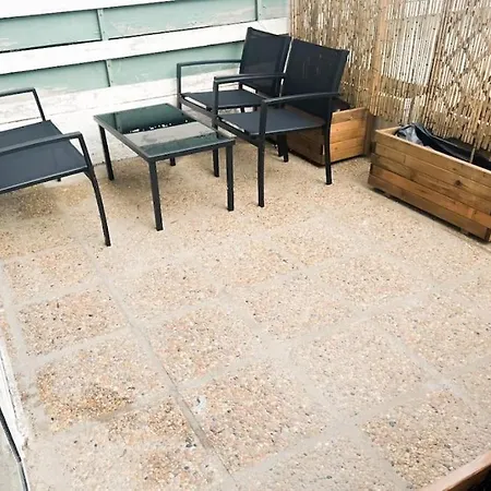 Front De Apartment *