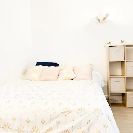 Front De Appartement